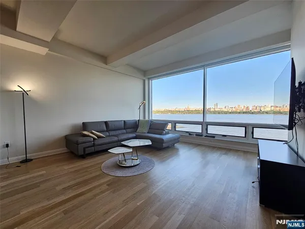 $5,795 | 9 Somerset Lane, Unit 305, Edgewater, NJ 07020