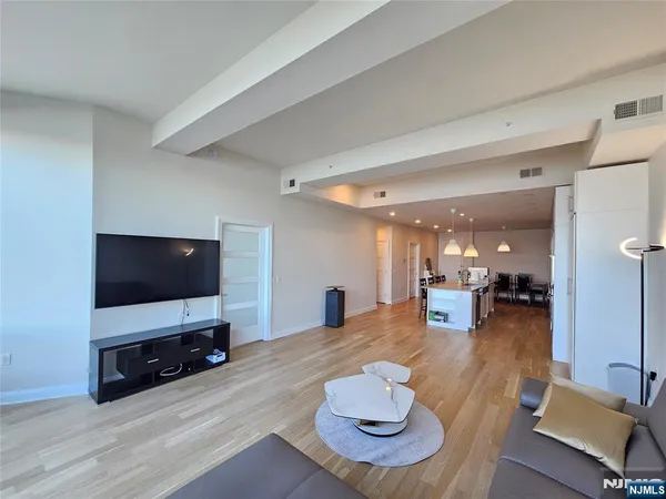 $5,795 | 9 Somerset Lane, Unit 305, Edgewater, NJ 07020