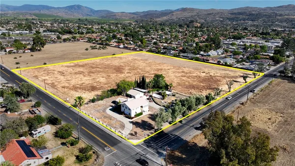 $1,050,000 | 41531 Acacia E Avenue, Hemet, CA 92544