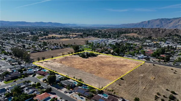 $1,050,000 | 41531 Acacia E Avenue, Hemet, CA 92544