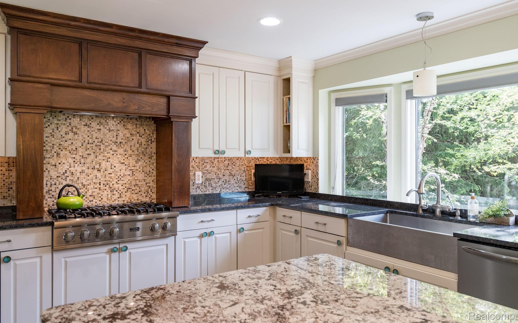 3280 Hadden Road Rochester, MI 48306 - Photo 15 of 63 10-web-or-mls-3280-Hadden-Rd-10.jpg