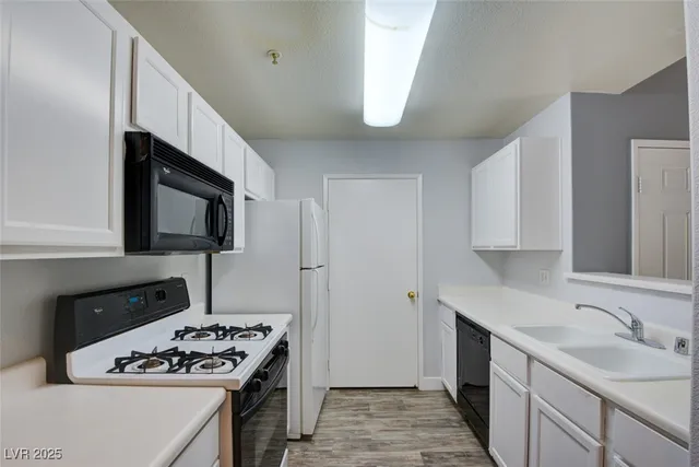 $1,500 | 950 Seven Hills Drive, Unit 222, Henderson, NV 89052