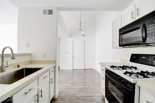 $1,450 | 950 Seven Hills Drive, Unit 222, Henderson, NV 89052