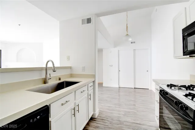 $1,450 | 950 Seven Hills Drive, Unit 222, Henderson, NV 89052
