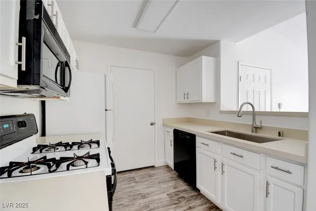 $1,450 | 950 Seven Hills Drive, Unit 222, Henderson, NV 89052