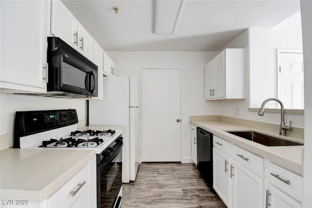 $1,450 | 950 Seven Hills Drive, Unit 222, Henderson, NV 89052