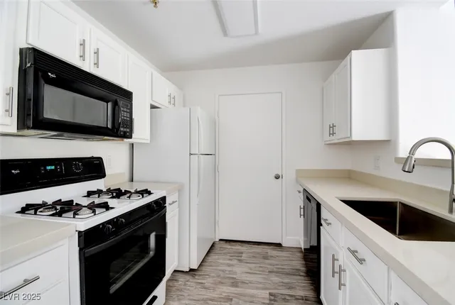 $1,450 | 950 Seven Hills Drive, Unit 222, Henderson, NV 89052