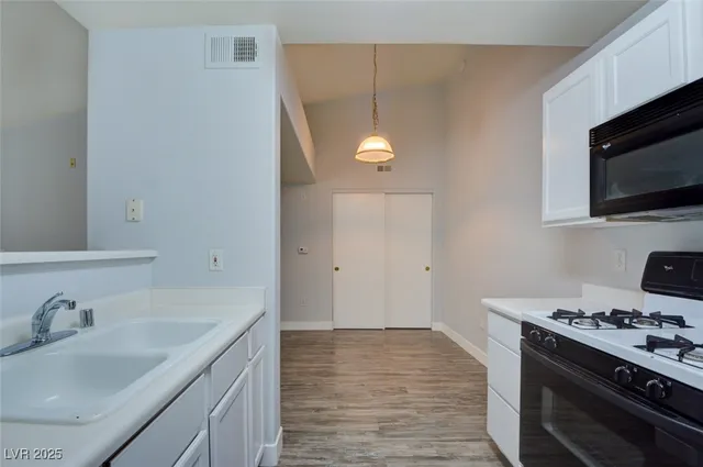 $1,500 | 950 Seven Hills Drive, Unit 222, Henderson, NV 89052