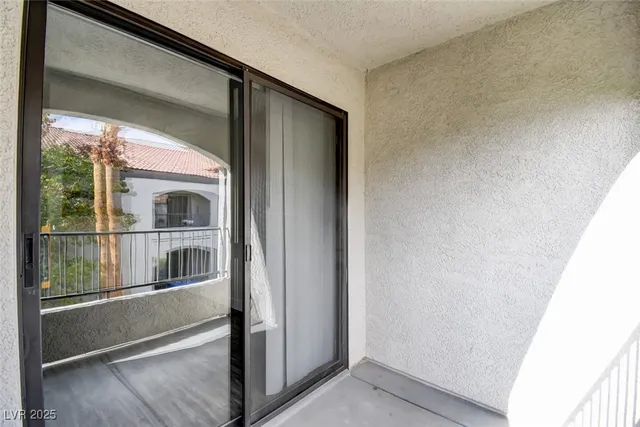 $1,450 | 950 Seven Hills Drive, Unit 222, Henderson, NV 89052