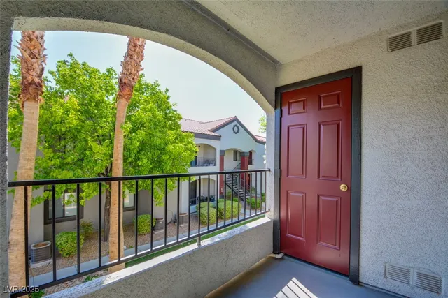 $1,500 | 950 Seven Hills Drive, Unit 222, Henderson, NV 89052