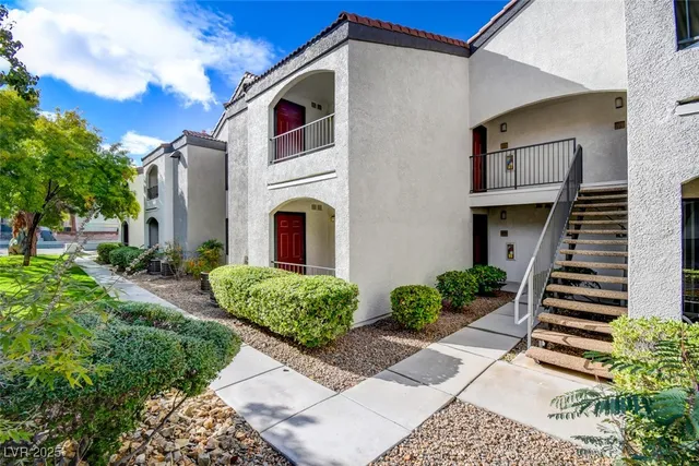 $1,450 | 950 Seven Hills Drive, Unit 222, Henderson, NV 89052
