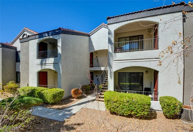 $1,450 | 950 Seven Hills Drive, Unit 222, Henderson, NV 89052
