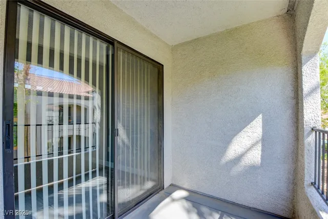 $1,450 | 950 Seven Hills Drive, Unit 222, Henderson, NV 89052