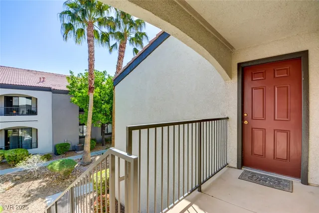 $1,450 | 950 Seven Hills Drive, Unit 222, Henderson, NV 89052