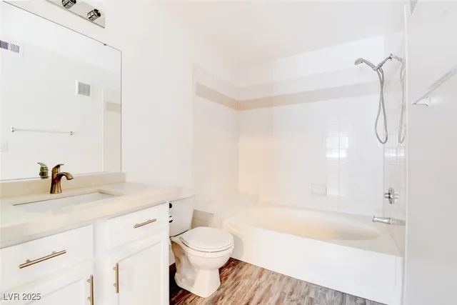 $1,450 | 950 Seven Hills Drive, Unit 222, Henderson, NV 89052