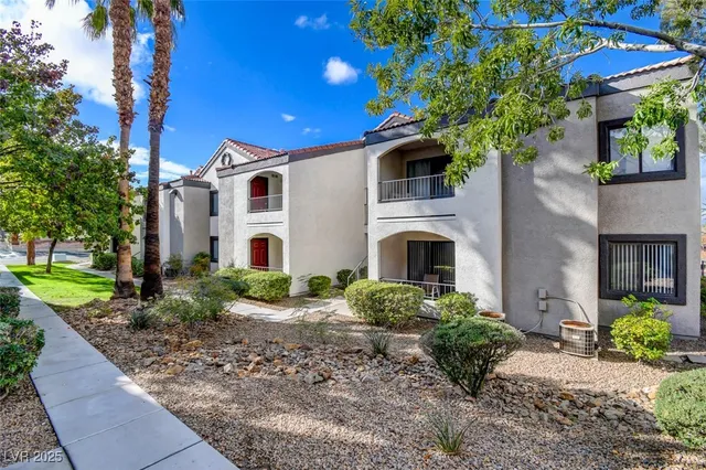 $1,500 | 950 Seven Hills Drive, Unit 222, Henderson, NV 89052