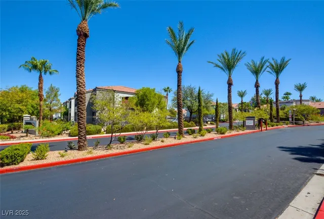 $1,450 | 950 Seven Hills Drive, Unit 222, Henderson, NV 89052