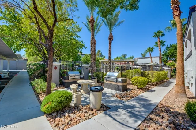 $1,450 | 950 Seven Hills Drive, Unit 222, Henderson, NV 89052