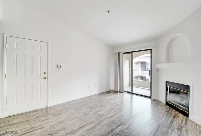 $1,500 | 950 Seven Hills Drive, Unit 222, Henderson, NV 89052