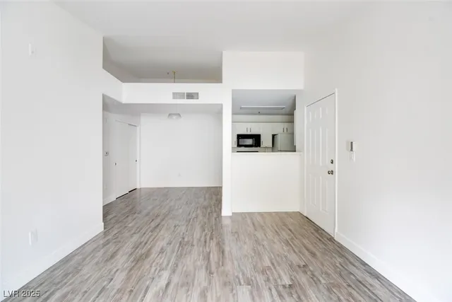 $1,500 | 950 Seven Hills Drive, Unit 222, Henderson, NV 89052