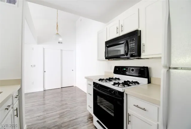 $1,450 | 950 Seven Hills Drive, Unit 222, Henderson, NV 89052