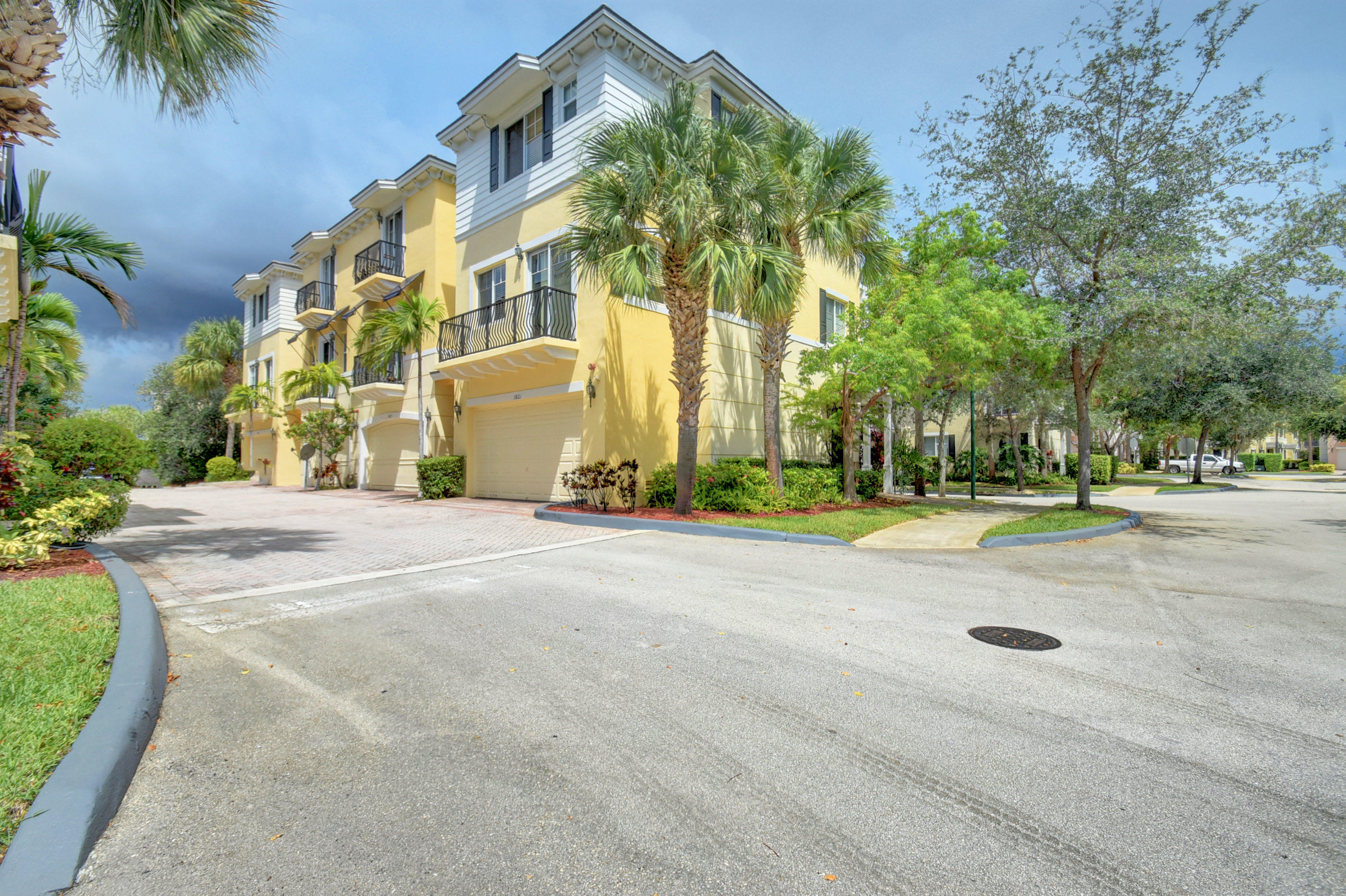 3821 Northwest 5th Terrace Boca Raton, FL 33431 - Photo 3 of 29 2 car garage
