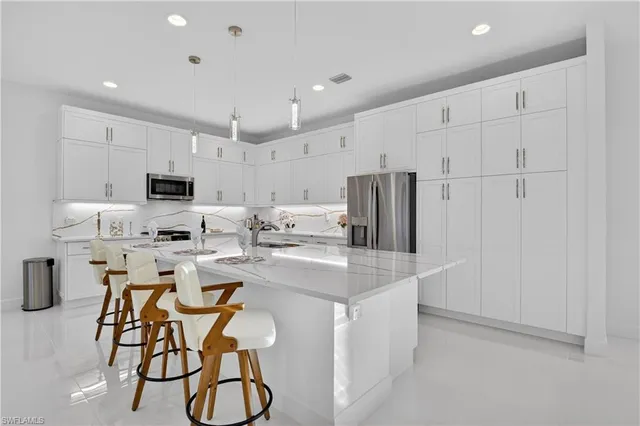 $1,100,000 | 20908 Thistle Leaf Lane, Estero, FL 33928