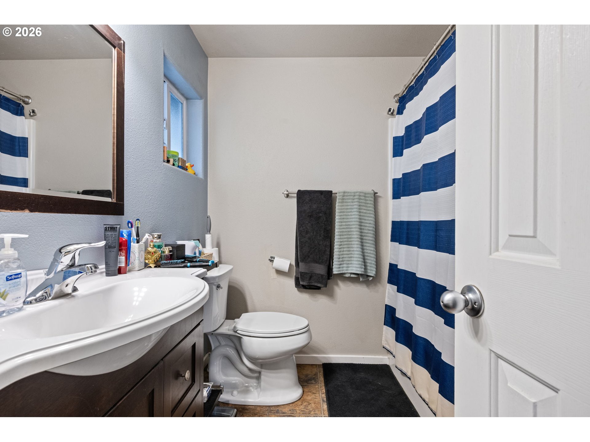 1055 Ash Grove Loop Creswell, OR 97426 - Photo 19 of 33 a bathroom with a sink toilet and shower