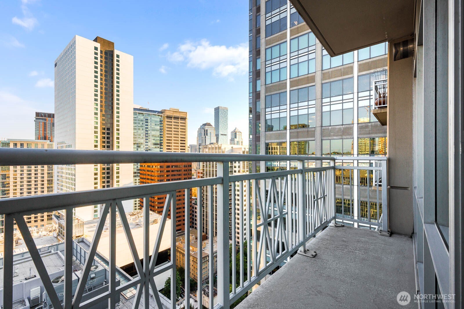 819 Virginia Street, Unit 3303 Seattle, WA 98101 - Photo 13 of 29 a view of balcony with city view