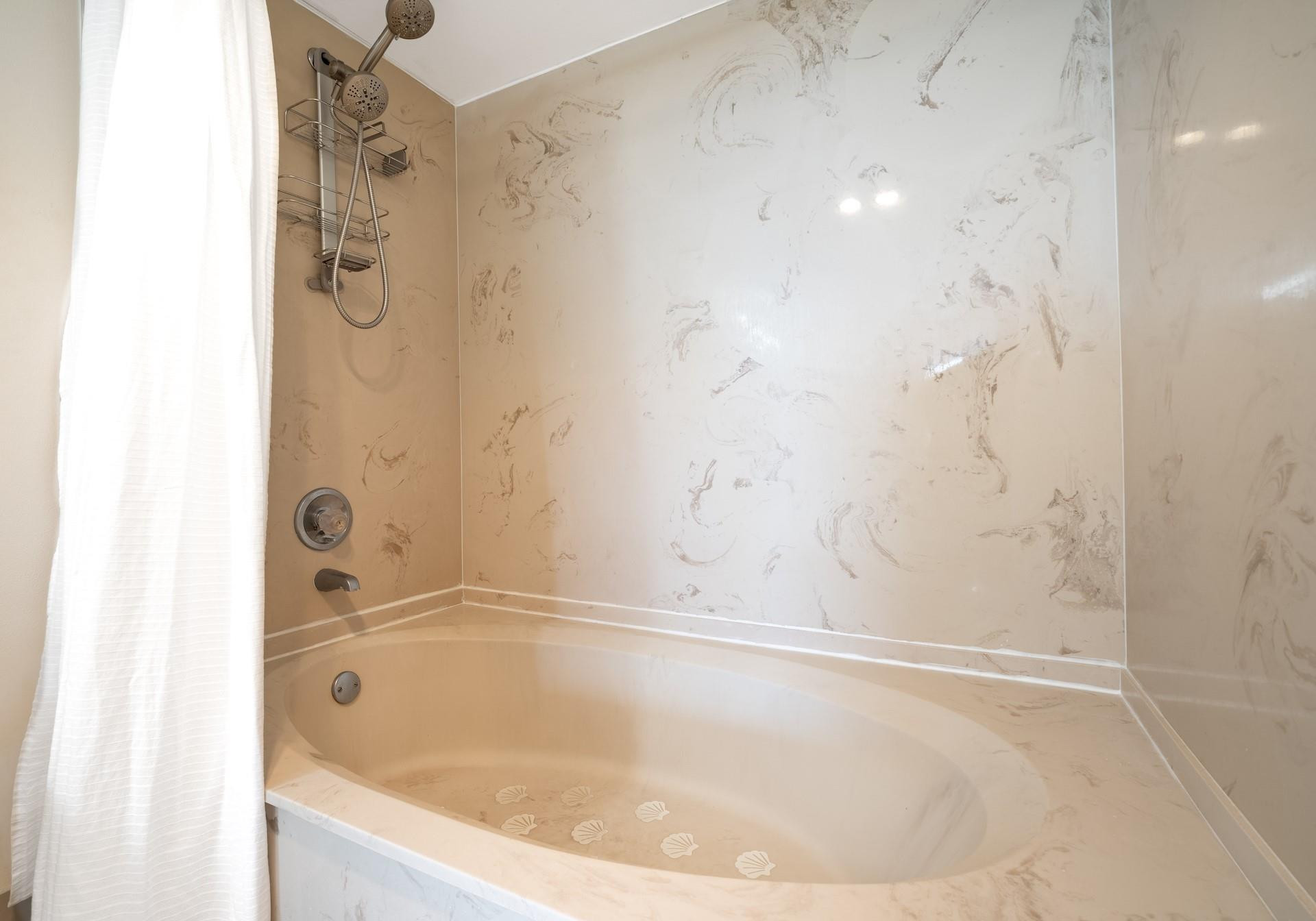 5260 Northwest 2nd Avenue, Unit PH7 Boca Raton, FL 33487 - Photo 30 of 32 Main bathroom tub-shower combo.