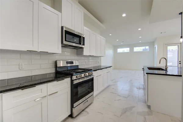 $3,000 | 2922 El Fenice Lane, Houston, TX 77057