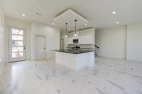 $3,000 | 2922 El Fenice Lane, Houston, TX 77057