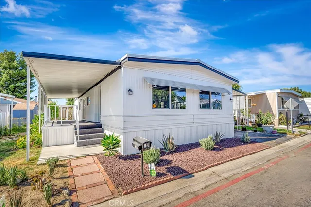 $275,000 | 27361 Sierra Highway, Unit 109, Canyon Country, CA 91351