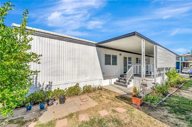 $275,000 | 27361 Sierra Highway, Unit 109, Canyon Country, CA 91351