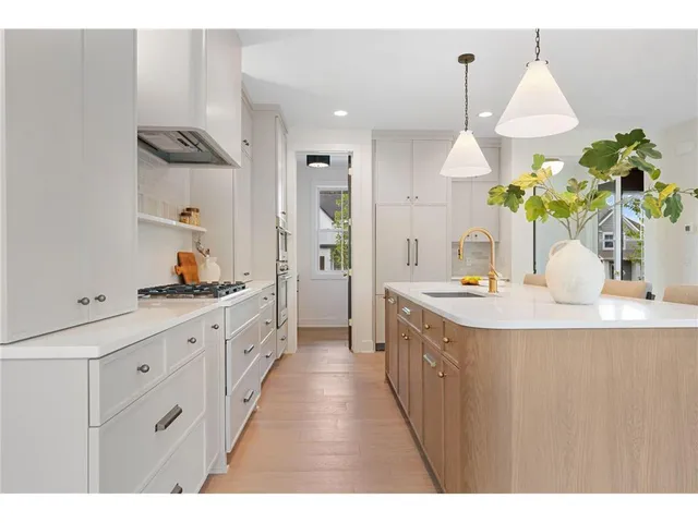 $1,385,962 | Xxx2 Xxx2 Timberland Trail, Eden Prairie, MN 55347