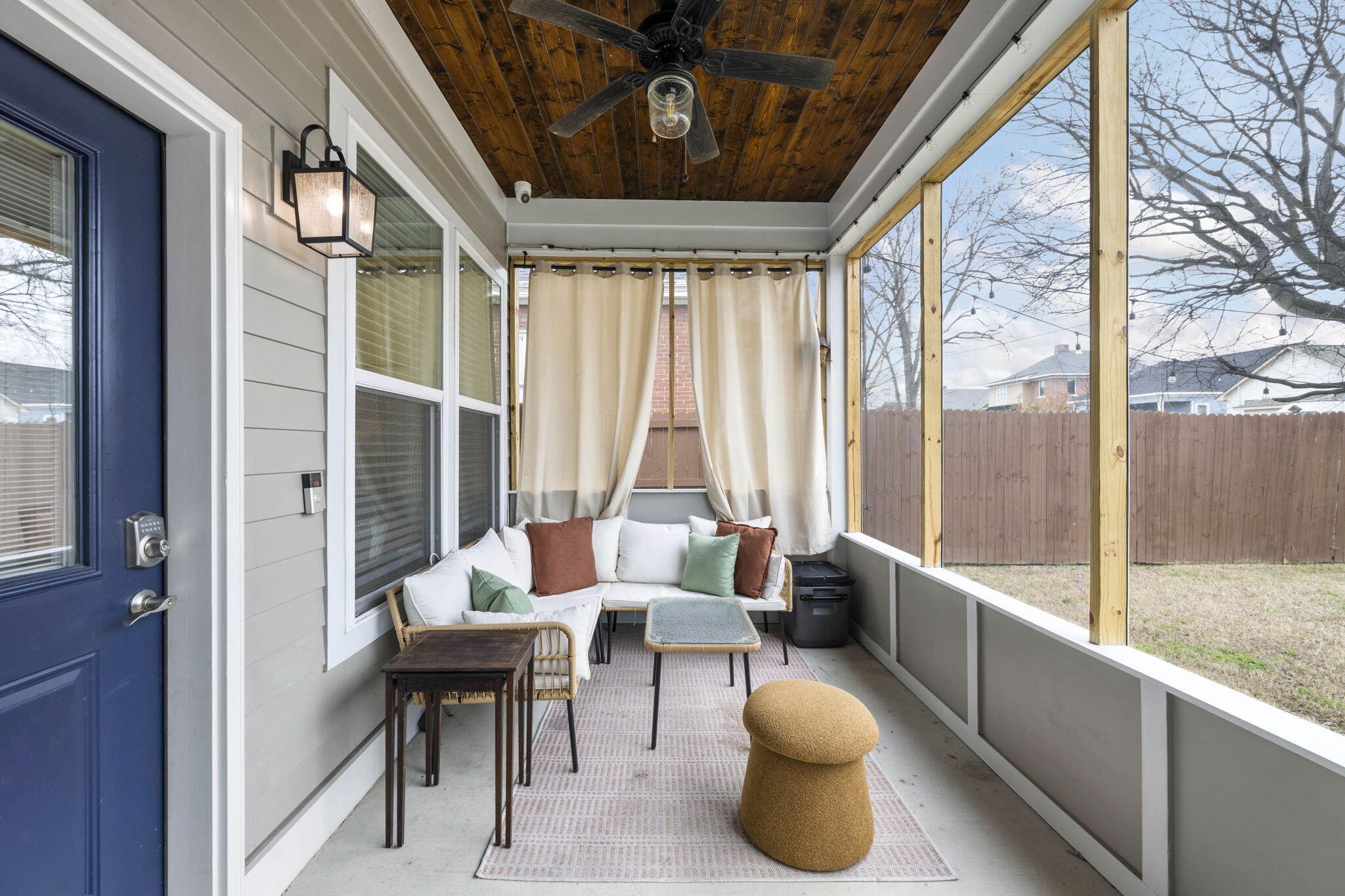 2115 Union Avenue Chattanooga, TN 37404 - Photo 36 of 54 a living room with furniture and a large window