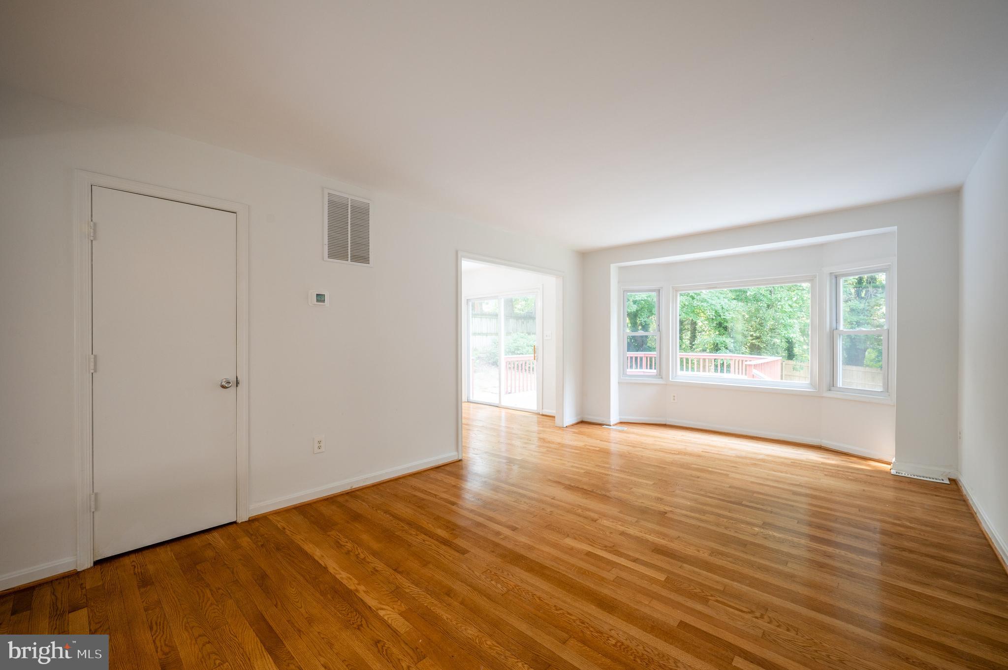 6002 River Road Bethesda, MD 20817 - Photo 3 of 39 Bright Living Space