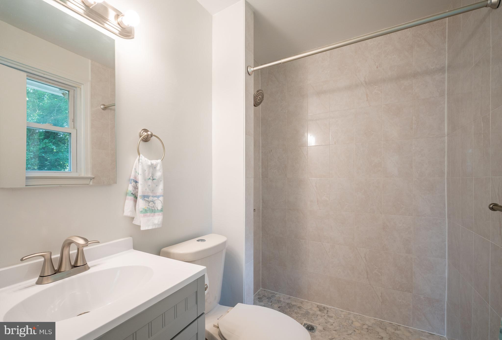 6002 River Road Bethesda, MD 20817 - Photo 19 of 39 Renovated En-Suite Bath