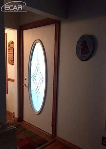 4423 Van Slyke Road Flint, MI 48507 - Photo 13 of 18 21189592-12.JPG