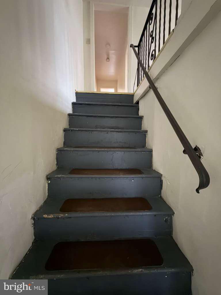 231 Broad Street, Unit B Beverly, NJ 08010 - Photo 8 of 9 a view of entryway