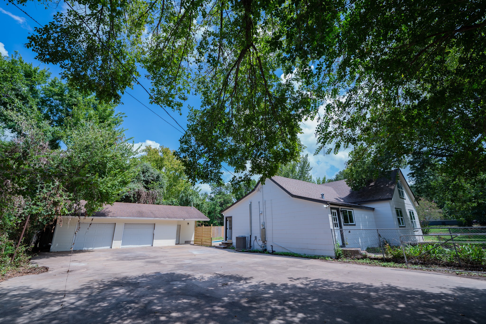 2145 16th Street Hempstead, TX 77445 - Photo 42 of 43 front view of a house with a trees