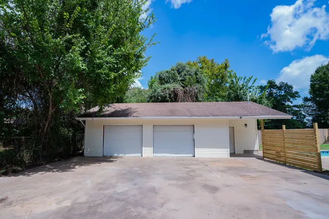 $364,900 | 2145 16th Street, Hempstead, TX 77445