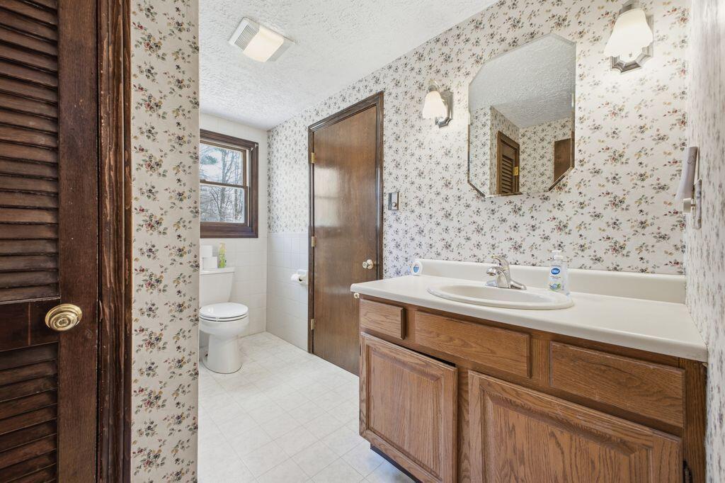 955 Bridgton Road Westbrook, ME 04092 - Photo 15 of 53 Bathroom