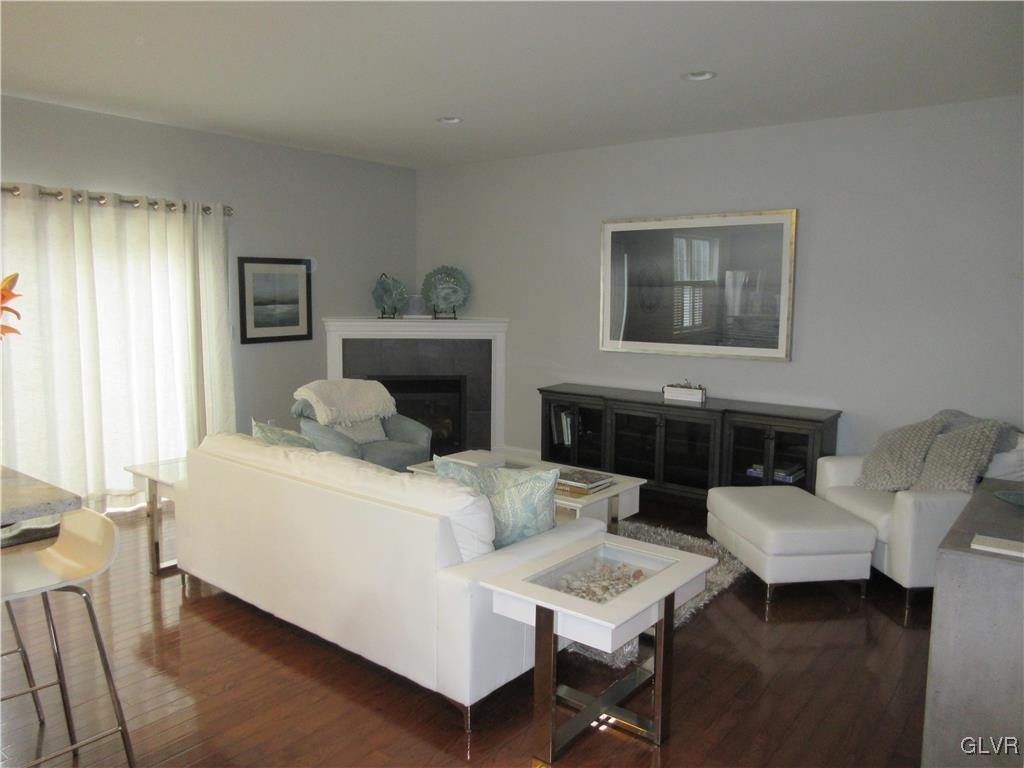 1634 Finches Garden Road Bethlehem, PA 18015 - Photo 8 of 41 Living room