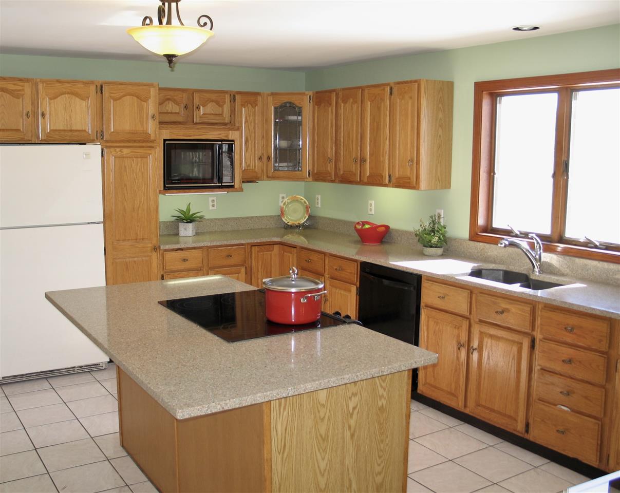 142 South Road Kensington, NH 03833 - Photo 14 of 40