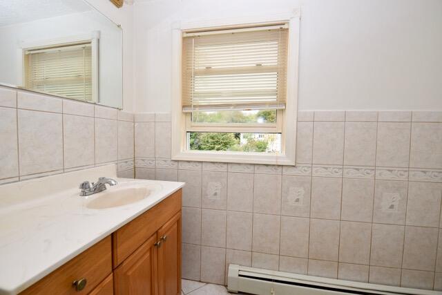 16 Boundary Way Kennebunk, ME 04043 - Photo 24 of 28 16 Boundary Way Bathroom Second floor -