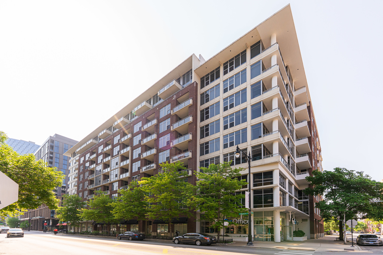 901 West Madison Street, Unit 901 Chicago, IL 60607 - Photo 2 of 43 Gallery Image 2