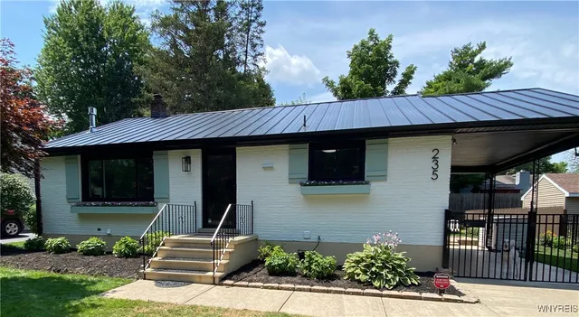 $2,200 | 235 South 3rd Street, Lewiston, NY 14092