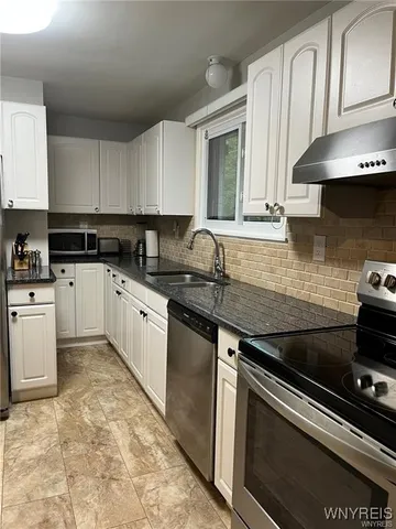 $2,200 | 235 South 3rd Street, Lewiston, NY 14092