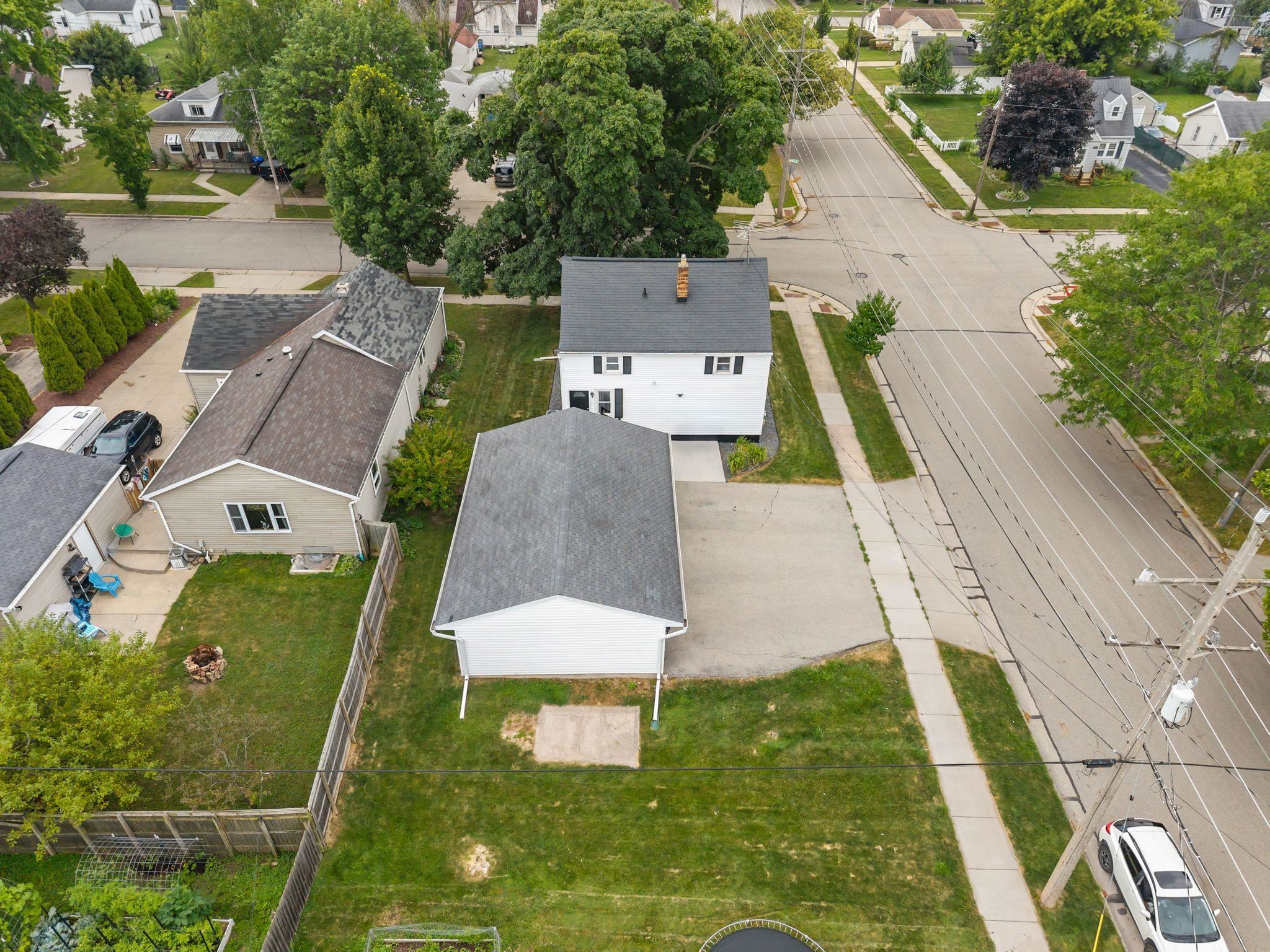402 East Harding Drive Appleton, WI 54915 - Photo 9 of 37 Gallery Image 9
